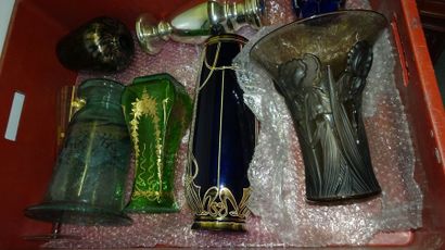 Mannette de vases en verre ou cristal, quelque...