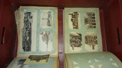 Mannette d'album de cartes postales.