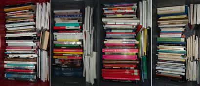 4 caisses de documentation, livres d'art...