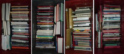 4 caisses de documentation, de livres d'art...