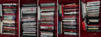 5 caisses de documentation, de livres d'art...