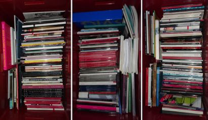 3 caisses de documentation, de livres d'art...
