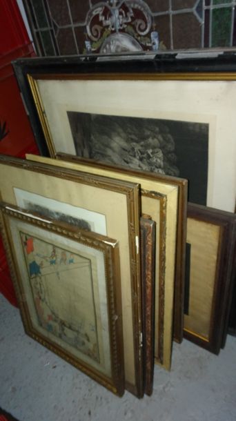 Ensemble de gravures et divers pièces en...