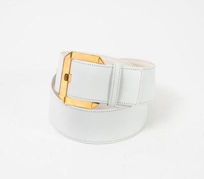 Yves Saint LAURENT


Ceinture en cuir blanc...