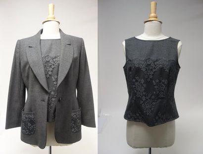 Emmanuel UNGARO

Ensemble composé d'un blazer...