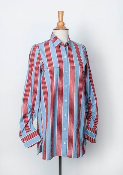 CARVEN

Chemise en coton bleu ciel à rayures...
