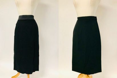 DOLCE & GABBANA


Lot de deux jupes comprenant...