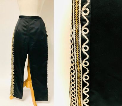 Inès de LA FRESSANGE


Pantalon droit en...
