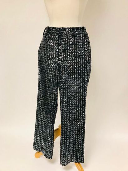 ZADIG ET VOLTAIRE Deluxe


Pantalon entièrement...