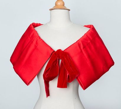 MIU MIU


Col cache-épaule en satin de coton...