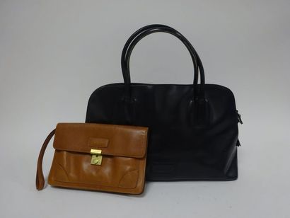 Pierre CARDIN 

Sac en cuir lisse noir de...