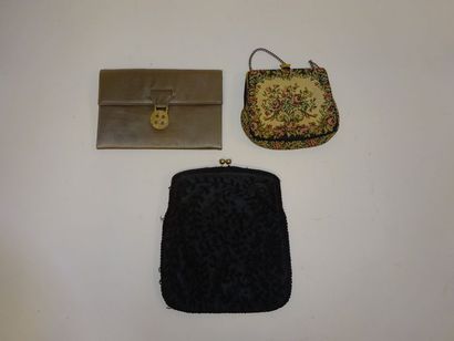 Lot de trois pochettes du soir comprenant...