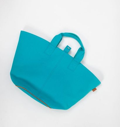 HERMES Paris


Sac de plage en toile bleu...