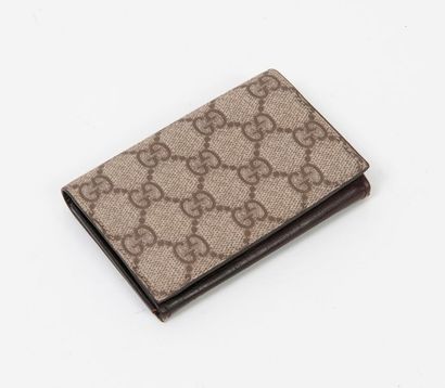 GUCCI


Porte-cartes en toile monogrammée...