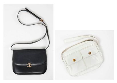 CELINE Paris


Lot de deux sacs à main comprenant...