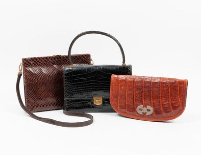 Lot de sacs comprenant :
- Sac en cuir façon...