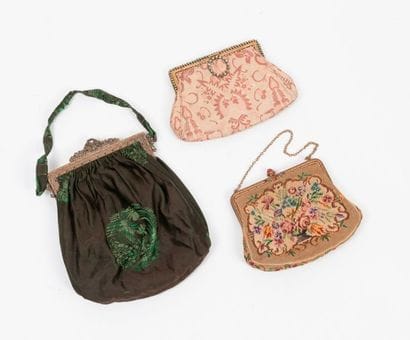 Lot de trois pochettes du soir comprenant...