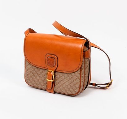 CELINE


Sac bandoulière en cuir fauve et...
