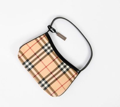 BURBERRY London


Sac porté main en toile...