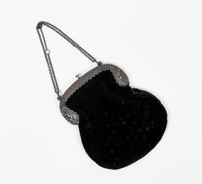 Sac du soir en velours noir. 

Monture en...