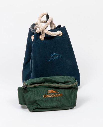 LONGCHAMP


Lot comprenant :

- Sac seau...