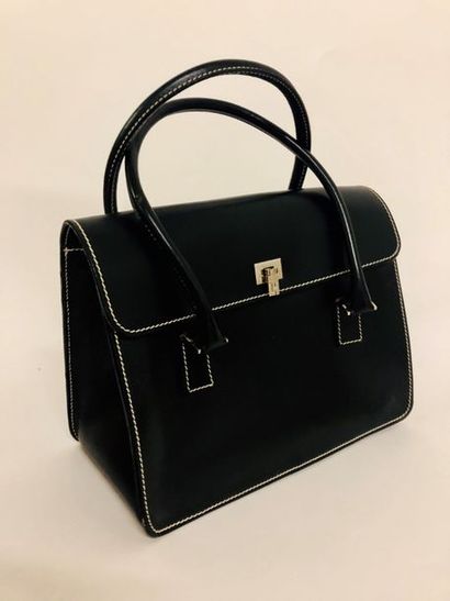LAMBERTSON TRUEX 


Sac en cuir lisse noir...