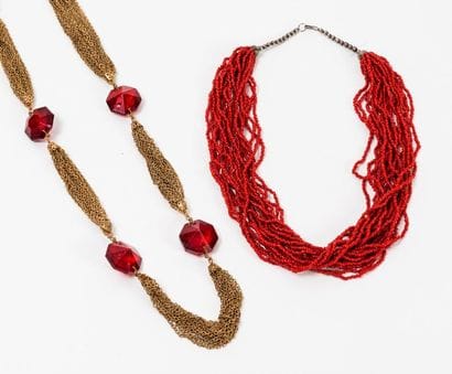 Collier en métal doré à plusieurs rangs de...