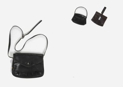 Lot de trois sacs comprenant :
- LANCEL Paris
Pochette...