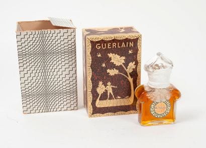 Guerlain


Flacon de parfum Mitsouko. 

H....