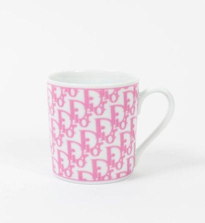 DIOR


Mug monogrammé rose.

H. : 9,5 cm.

Dans...