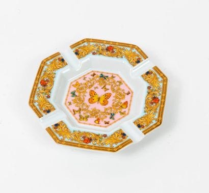 VERSACE


Cendrier en porcelaine émaillée...