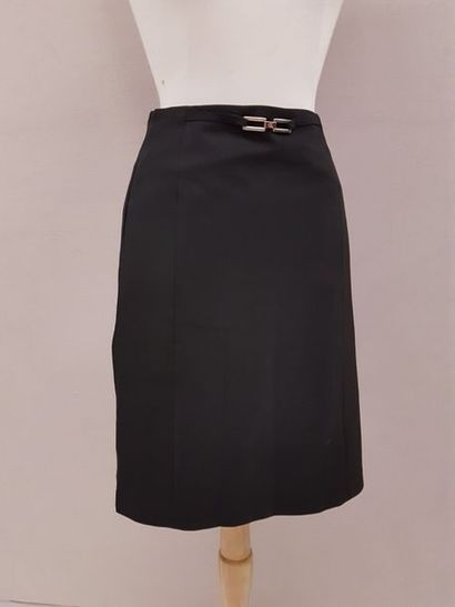 CALVIN KLEIN


Jupe droite noire. 

Fine...