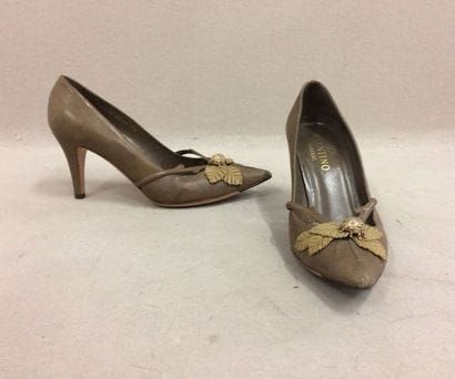 Valentino GARAVANI


Paire d'escarpins à...