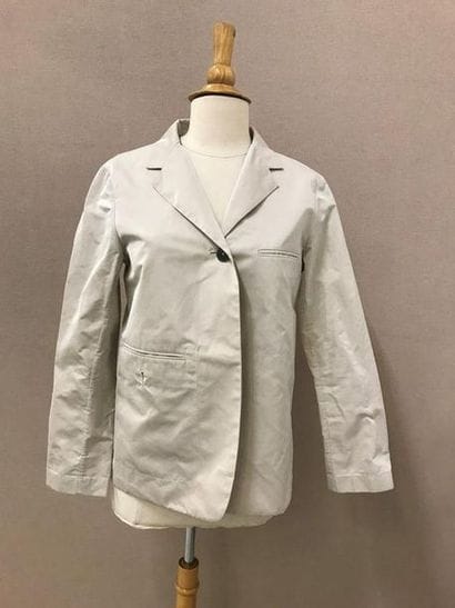 Jil SANDER


Veste beige en toile imperméable...