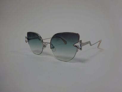 FENDI, Rainbow


Paire de lunettes de soleil.

Monture...