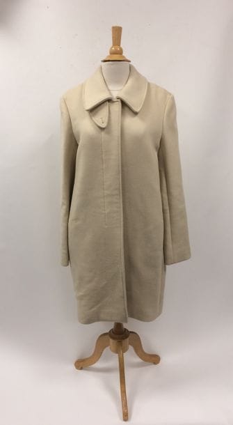 CHLOE


Manteau trois quarts en laine crème....