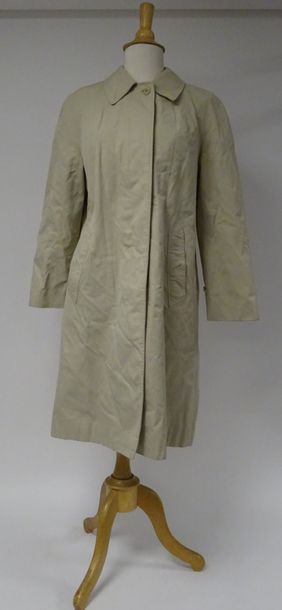 BURBERRYS'


Imperméable en coton mi-long...