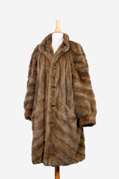 Christian DIOR, Boutique Fourrures.


Manteau...