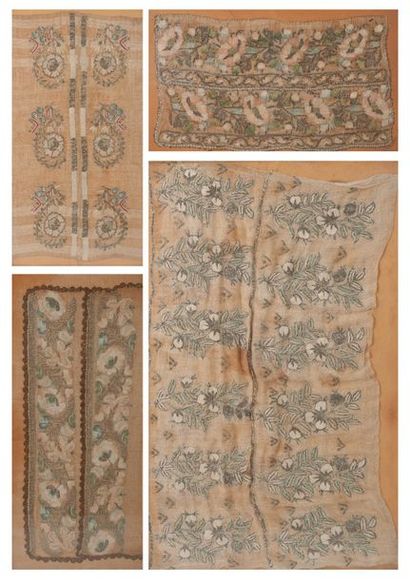 Quatre bandes de toile brodées dans le goût...