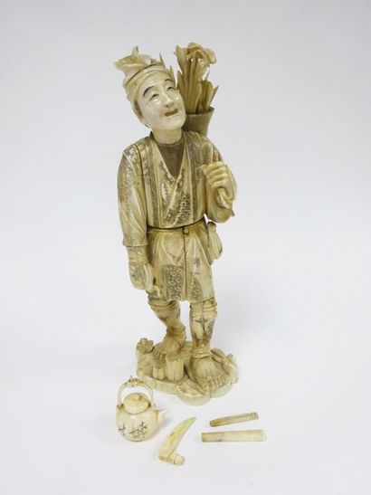 JAPON, époque Meiji (1868-1912)


Homme tenant...