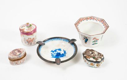 Ensemble de porcelaines européennes comprenant...