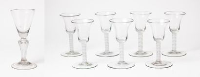 France

- Un verre à jambe en verre de fougère.

Milieu...