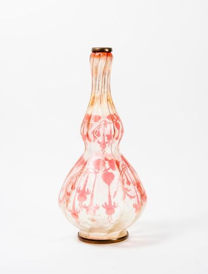 CRISTALLERIE DE PANTIN


Vase sur talon,...