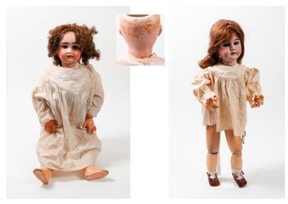 Deux poupées :

- Une à tête en porcelaine...
