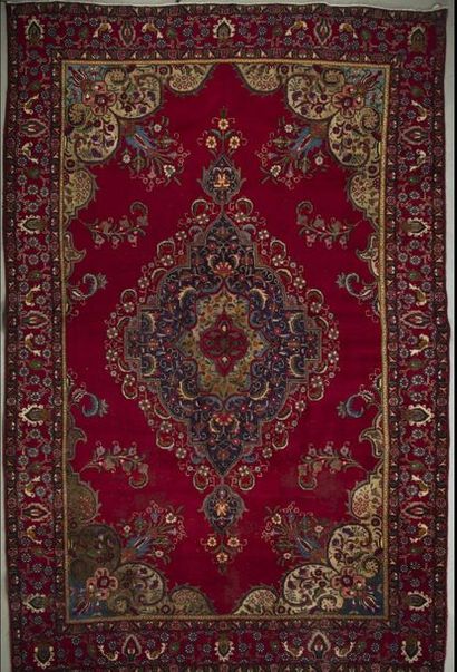 TABRIZ (Iran)


Tapis de laine à motifs de...