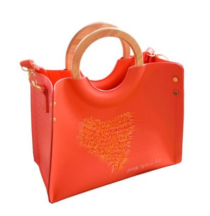 PAOLI Karine 


PoeticHeart Hug Me Bag, 2019.

Sac...