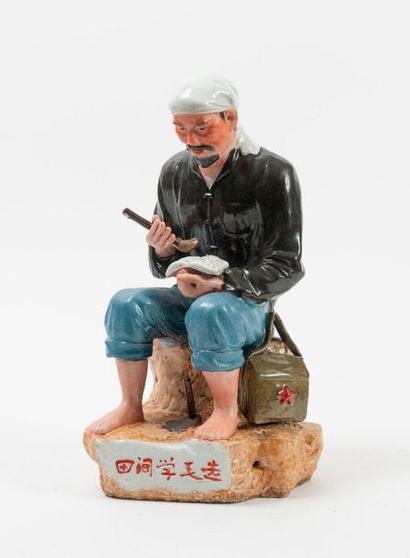 CHINE 

Paysan ayant cassé sa houe et lisant...