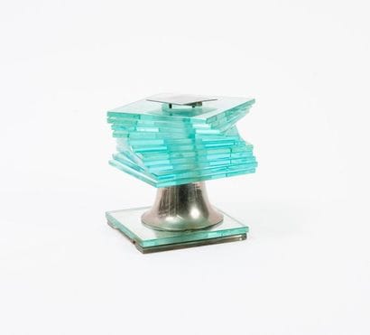 Dans le goût de la Maison DESNY

Lampe moderniste...