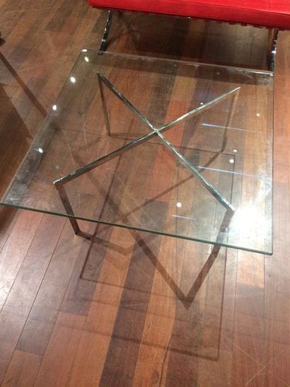 D'après Ludwig MIES VAN DER ROHE (1886-1969)
Table...