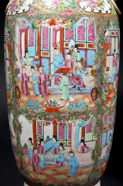 CHINE - CANTON. Paire de grands vases balustre...